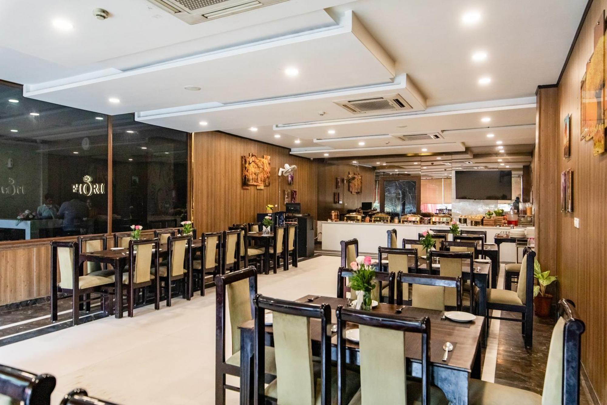 Foxoso Fiori Hotel Jaipur Buitenkant foto