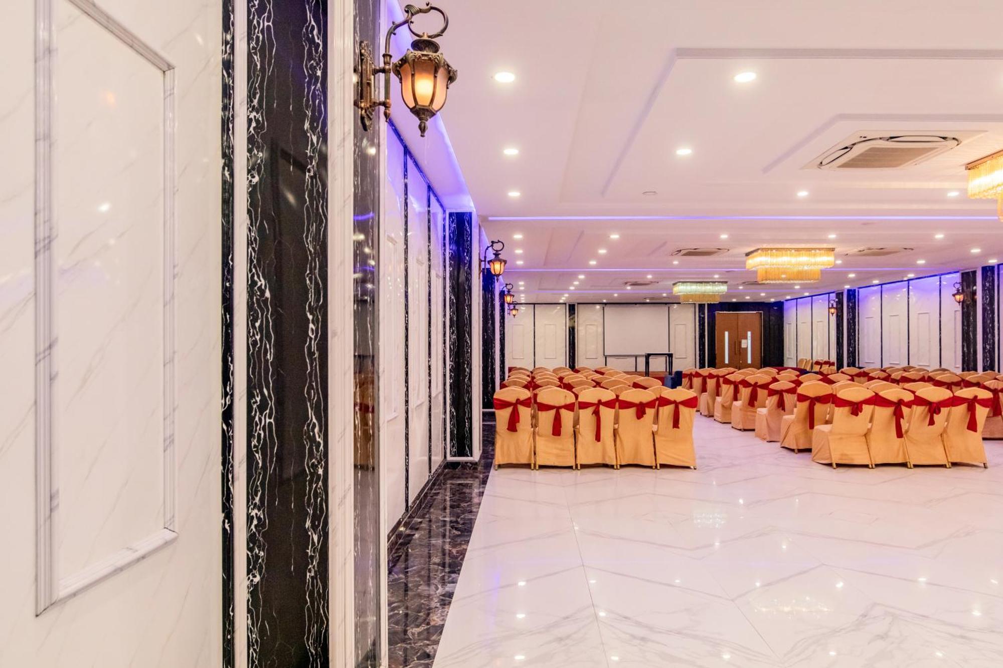 Foxoso Fiori Hotel Jaipur Buitenkant foto