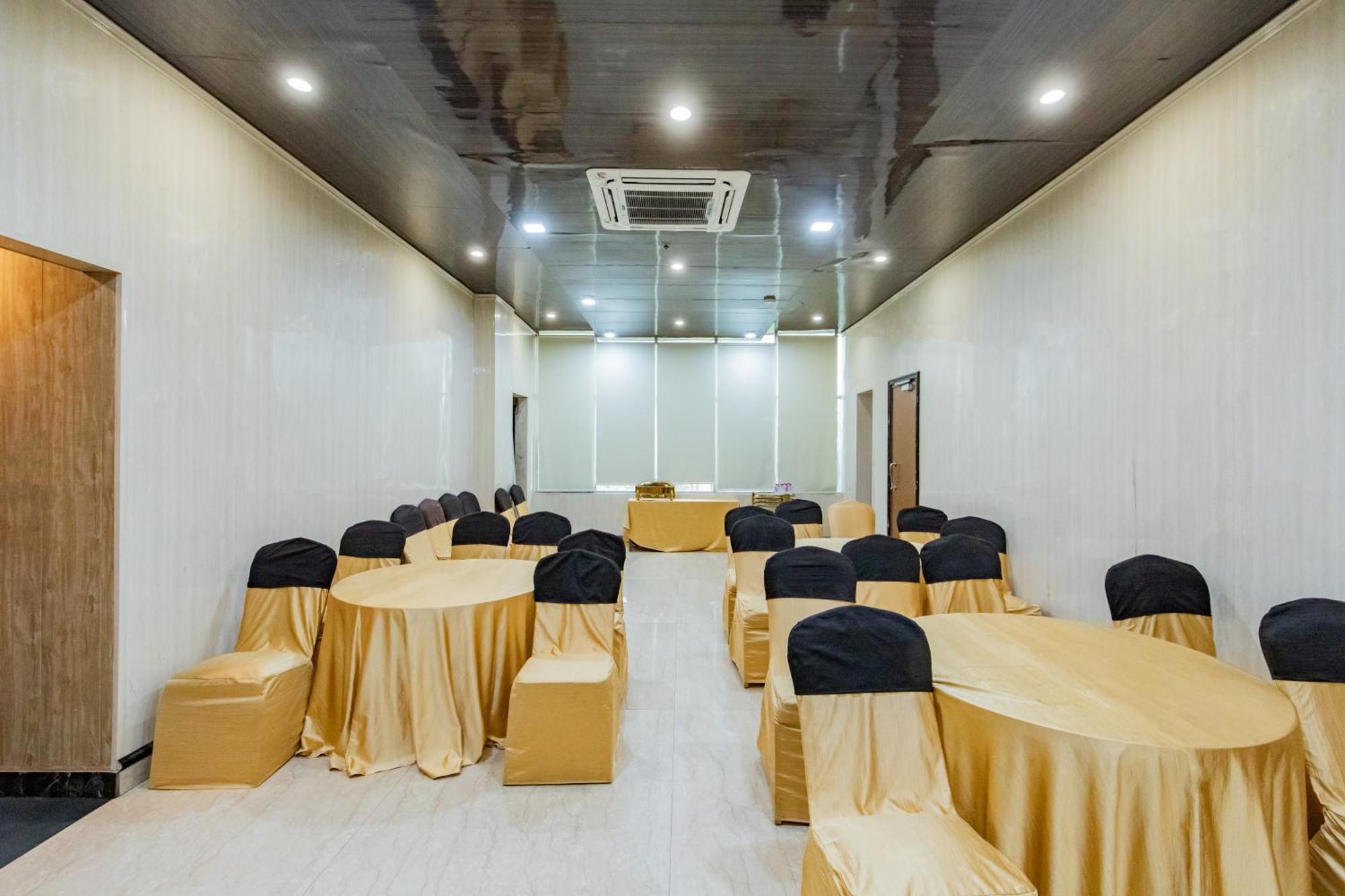 Foxoso Fiori Hotel Jaipur Buitenkant foto