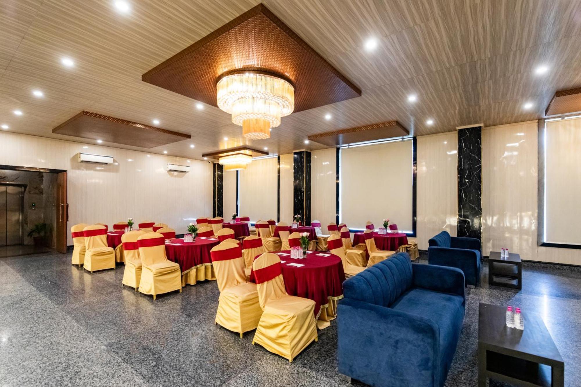 Foxoso Fiori Hotel Jaipur Buitenkant foto