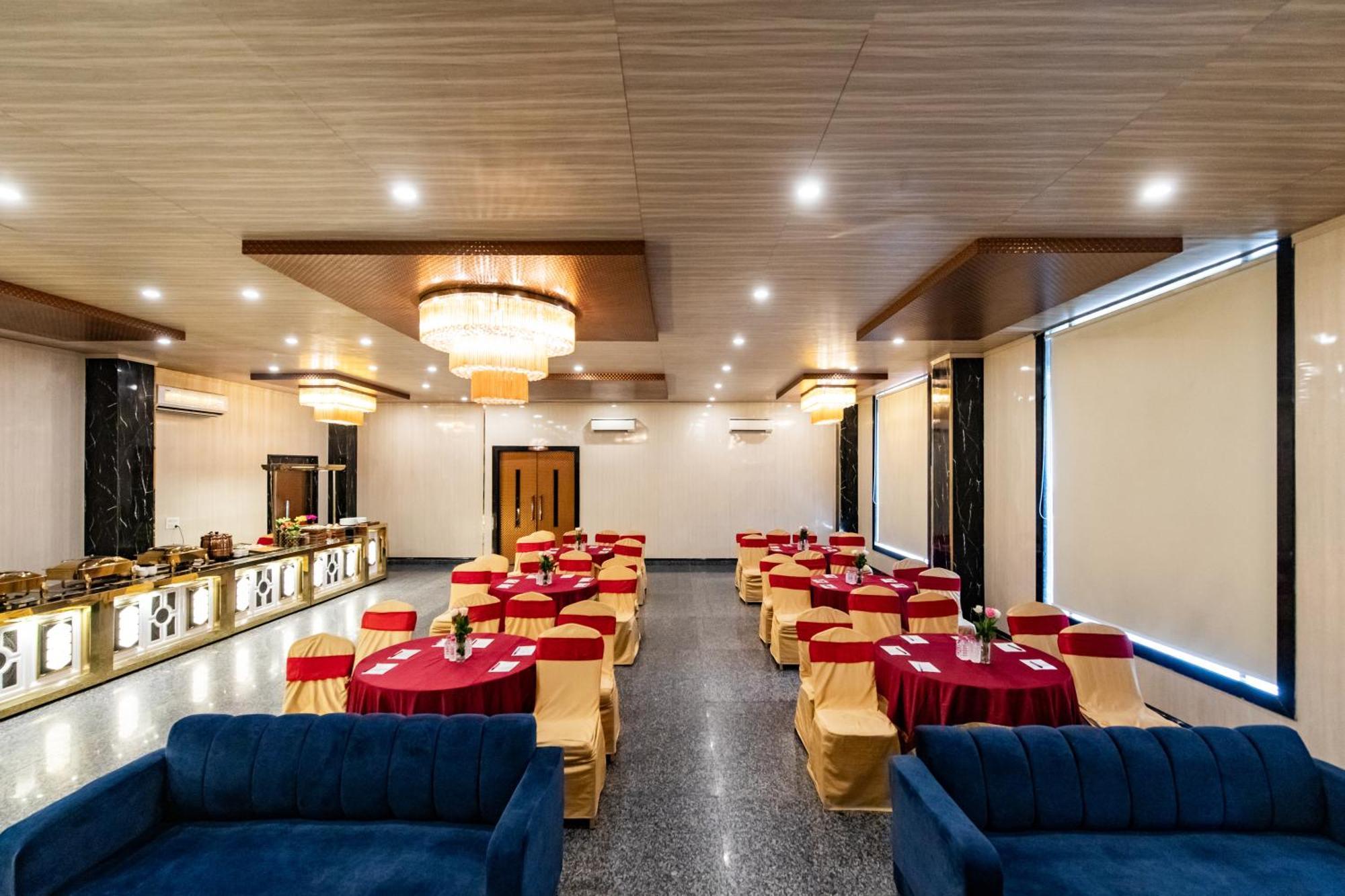 Foxoso Fiori Hotel Jaipur Buitenkant foto